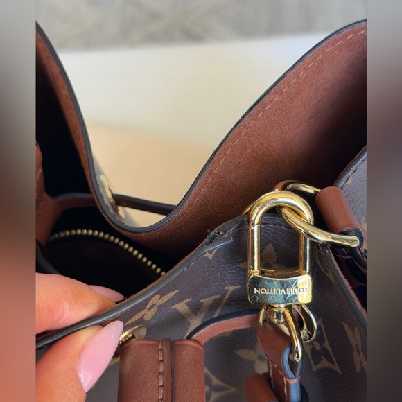 Louis Vuitton NeoNoe Monogram Bucket Bag - Picture 13 of 13